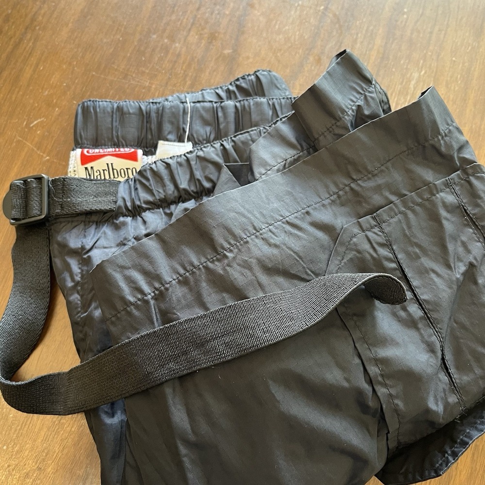 Vintage Marlboro Unlimited Black Nylon Cargo Shorts Mens Size Medium